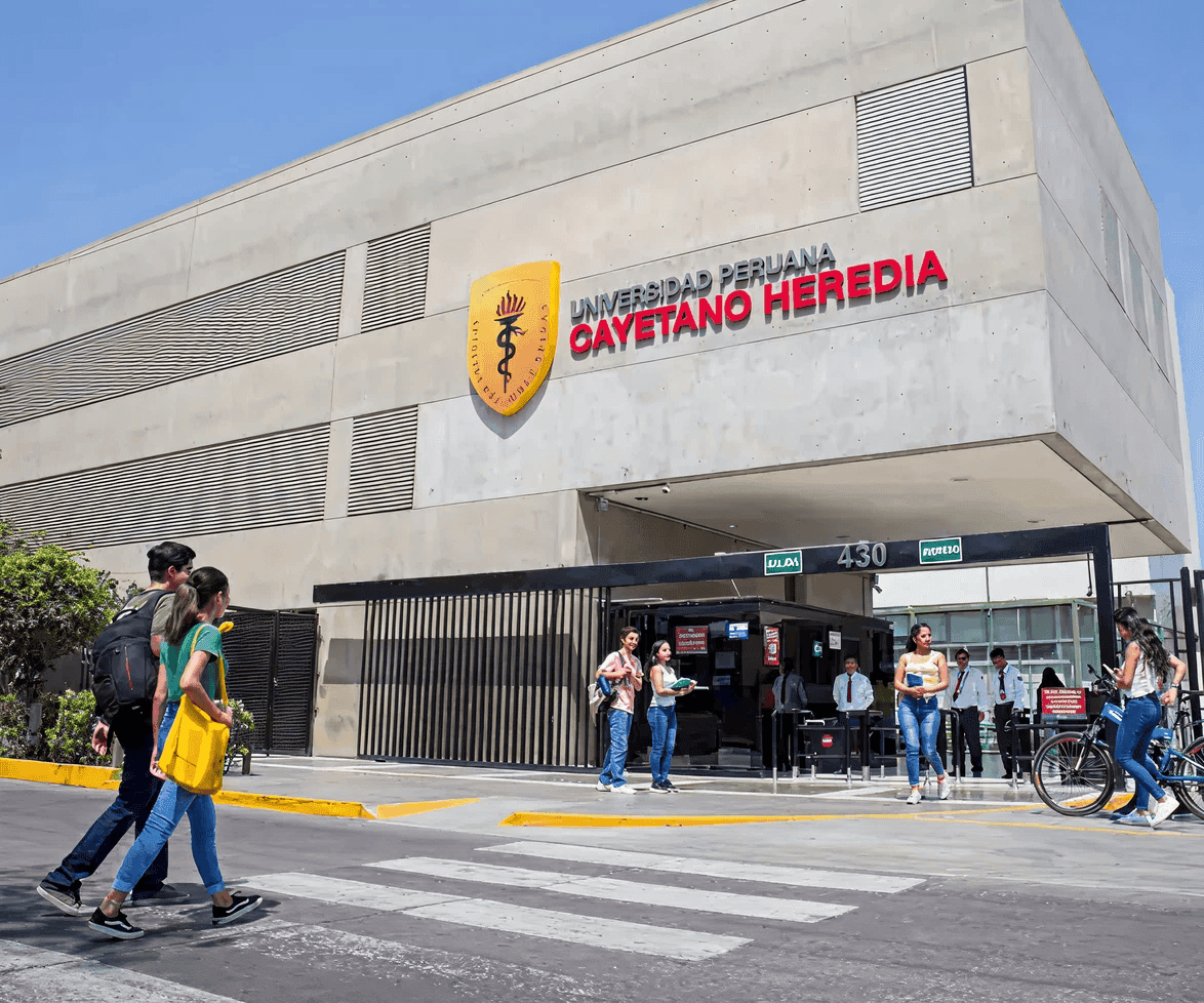universidad cayetano cliente y caso de éxito de attach group