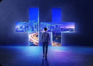 Home caminando hacia un portal con el logo de Attach